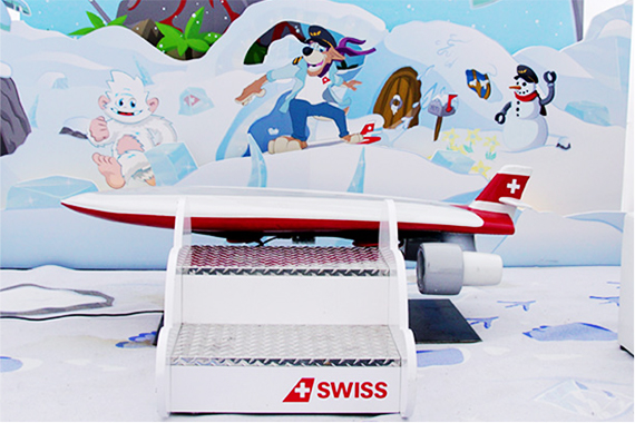 Auf dem Flugsimulator "Skyboard" können die Kids ihrem Helden nacheifern