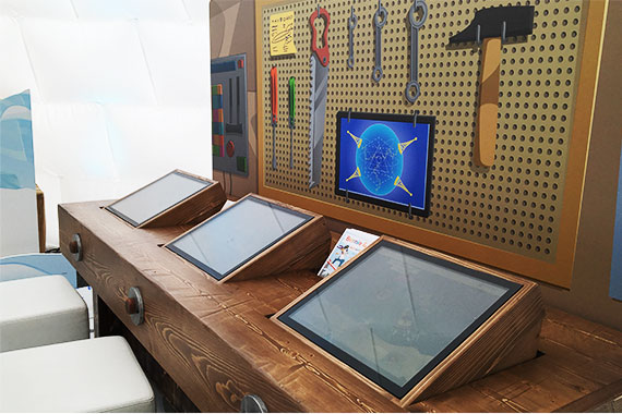 Internetstationen in der Werkbank von SWISS Kids bei einem Event